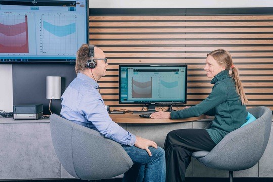 Hördiagnostik in einem Mitgliedsbetrieb des Individual Akustiker Service (Foto: IAS) 