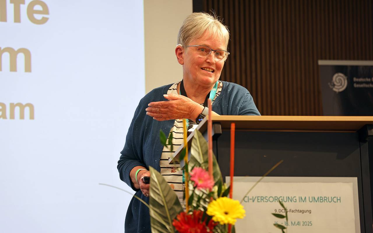 Marion bei einem Vortrag